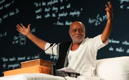 कैम्ब्रिज में राम कथा कार्यक्रम में मोरारी बापू ने किया गौरव के साथ हिंदू पहचान अपनाने का आह्वान