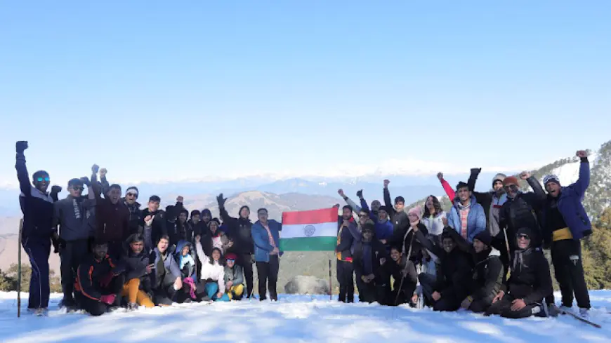 परमाणु डिफेन्स संस्थान देहरादून के छात्रों द्वारा उत्तराखंड गढ़वाल क्षेत्र की सबसे ऊँची चोटी नाग टिब्बा पर लहराया तिरंगा